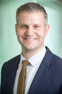 Retrato de cirujano oral, Dr.. Eric Starley